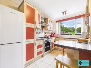 Kitchen/Breakfast Room- click for photo gallery